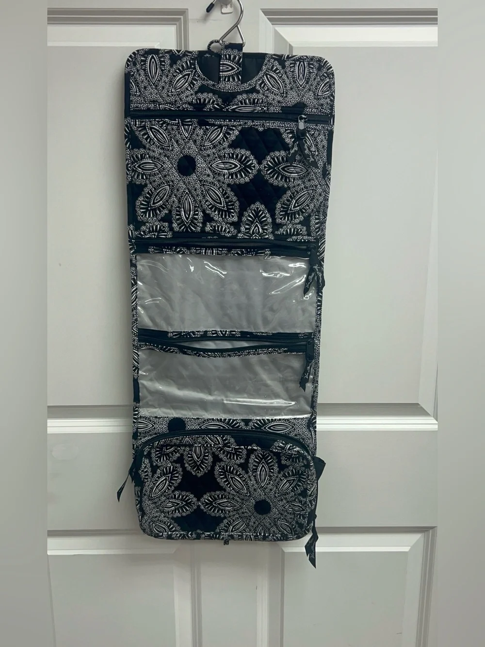 Vera Bradley hanging travel organizer in Blanco Bouquet